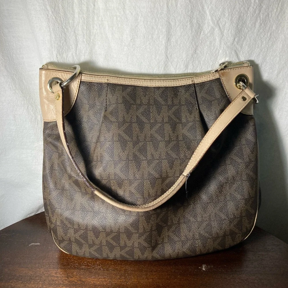 MK Michael Kors signature logo embossed tote shoulder bag - Picture 9 of 14